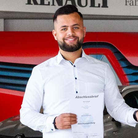 Adnan hat seine Ausbildung bereits abgeschlossen und ist Teil unseres Teams adnan-portrait-testmonial